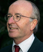 Les lanceurs d’alerte, bras armés de l’exigence croissante de transparence à l’égard des entreprises, par Michel Doucin